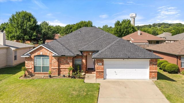 621 Creekview Dr — Hillside Add Ph 01