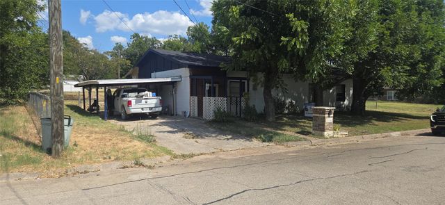 1512 N Elm St — Mutual Realty Co