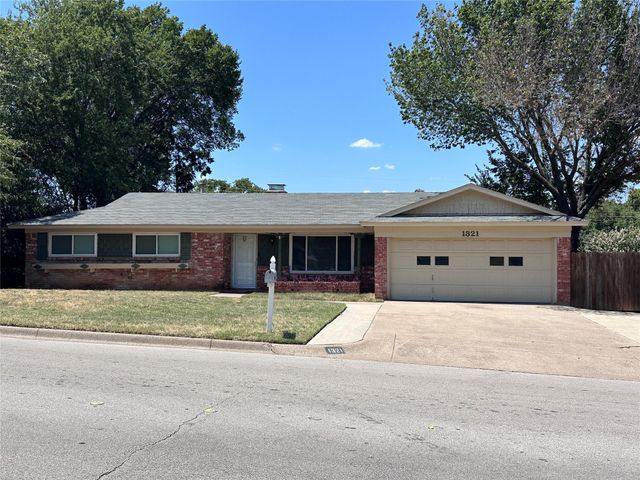 1321 Hurstview Dr — Shady Oaks Add