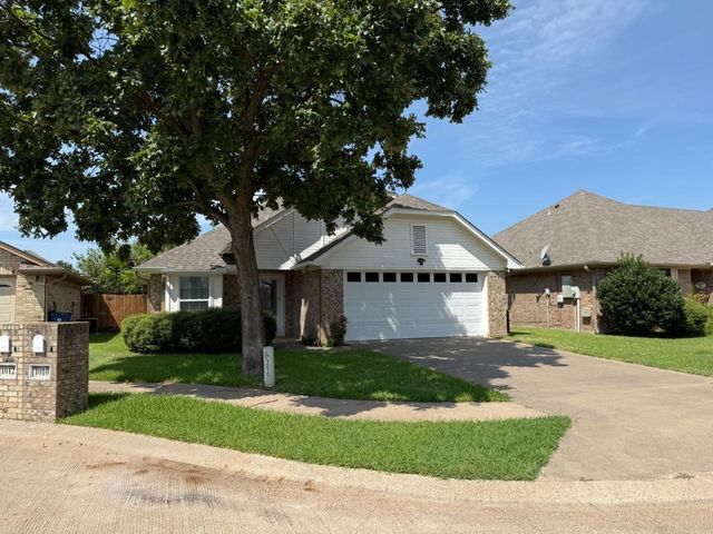 1010 Dawn Ct — Heather Place Add Ph II