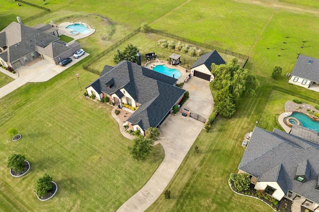 2585 Wincrest Dr — High Point Lake Estates