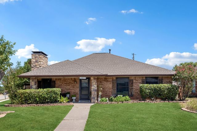 3011 Tina St — North Hills Estates