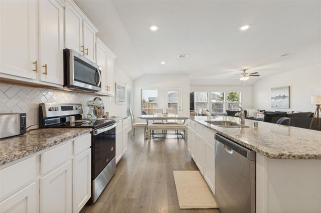 1112 Cherry Blossom St — Pecan Grove Ph II