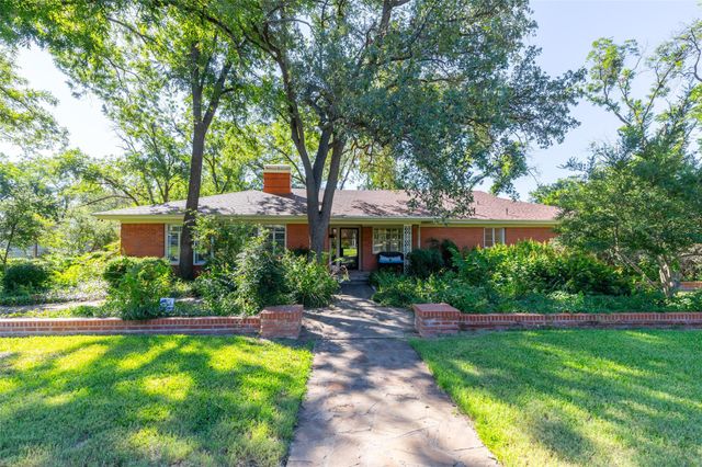 3765 Woodridge Dr — Elmwood Estates