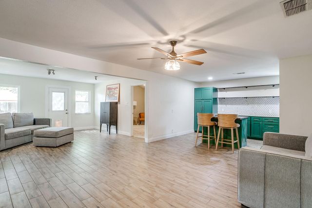 6709 Summit Ridge Dr — Watauga Heights East