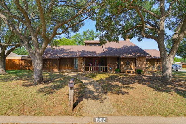 1902 Green Ridge Ct — Lytle Shores East