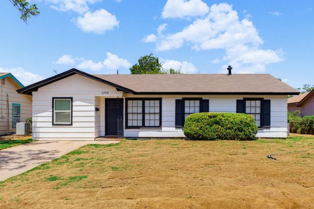 3258 Melinda Ln — Green Acres