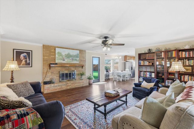217 E Louella Dr — Mayfair Add