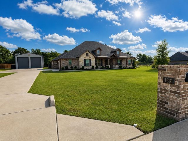 1231 Christie Ln — Village At Oak Ridge Add
