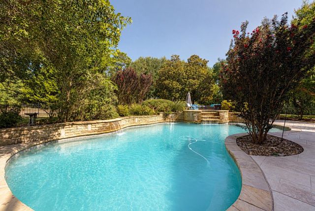 242 Ridgemont Dr — The Ridge