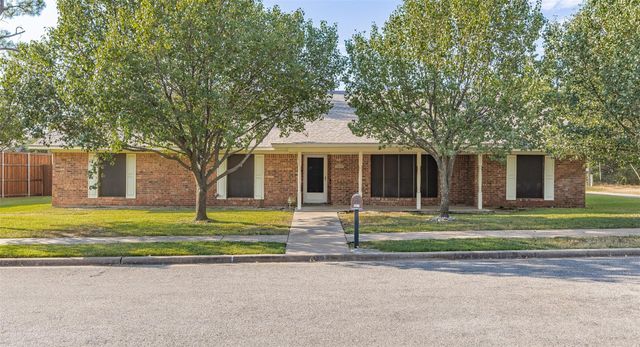 1814 Sandra Dr — Westwood 8th Add