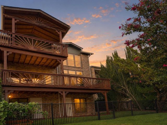 417 Columbia Dr — Chandlers Landing #2