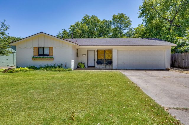 405 Lena Ln — Gardens