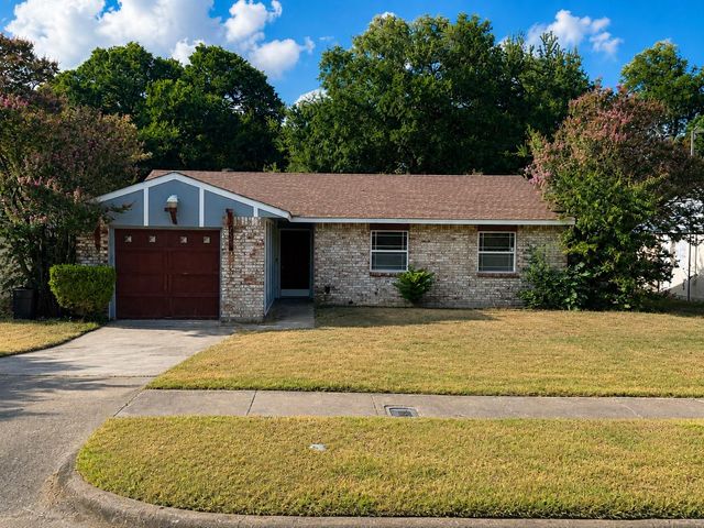 731 Holliday Ln — Fairwoods 01