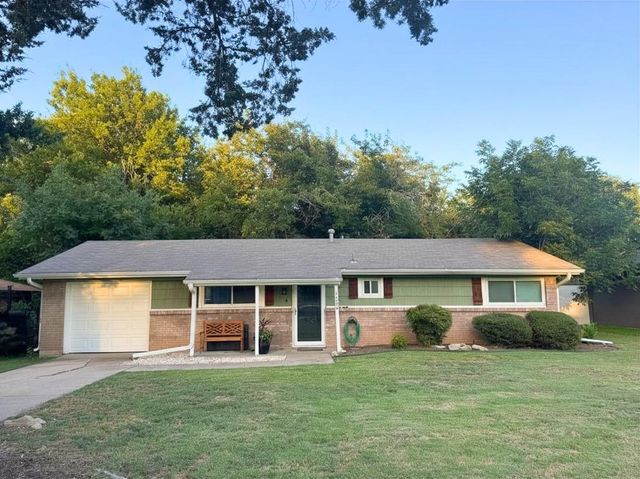 1109 Benbrook Ter — Hilltop Heights Add