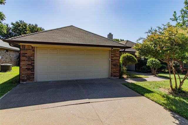 8220 Willis Ln — Foster Village Add