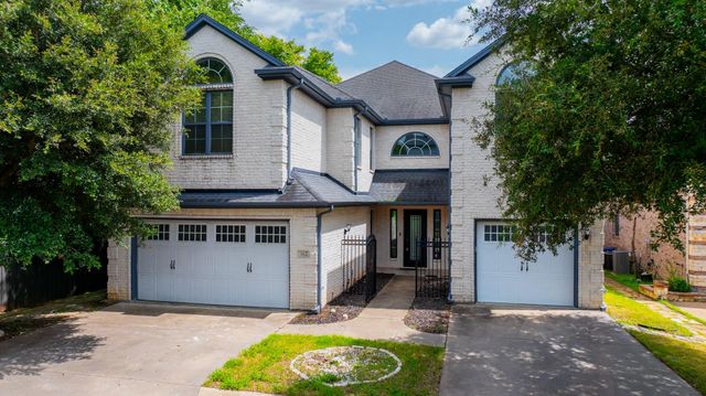 902 Saint George Pl — St Georges Place