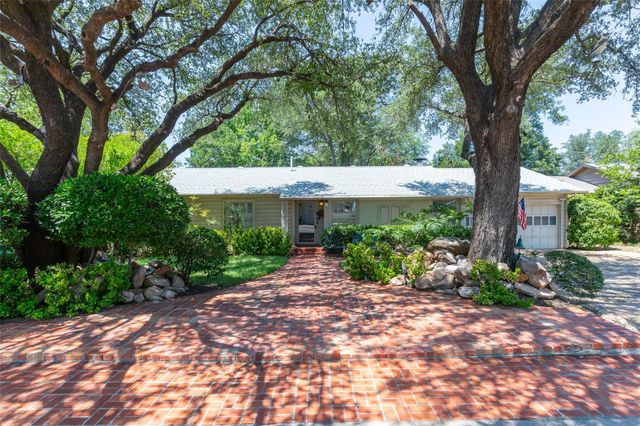 1334 Santos St — Highland Park