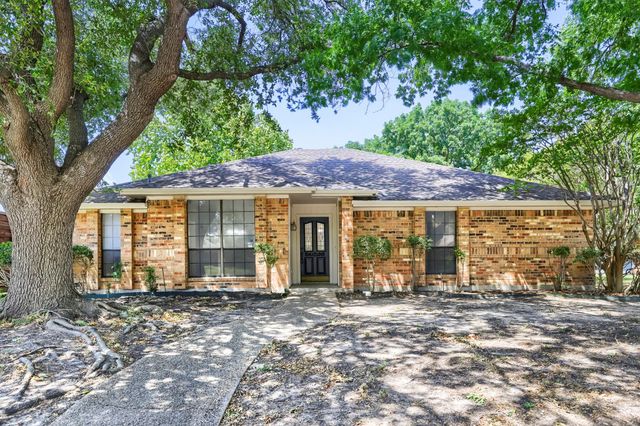 734 Swallow Dr — Northlake Woodlands East Ph 02