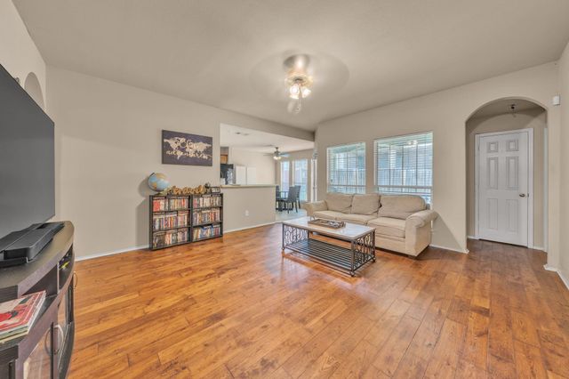 605 E Ross St — Robbins Add