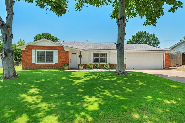 8037 Pinewood Dr — Westvale Add