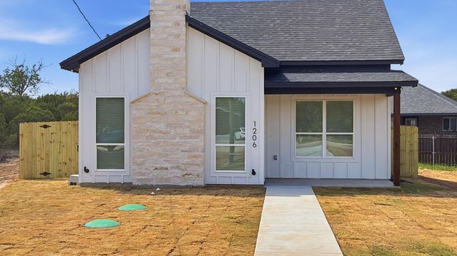 1206 Thicket Ct — Comanche Cove