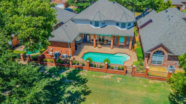 757 Village Green Dr — Club Parc