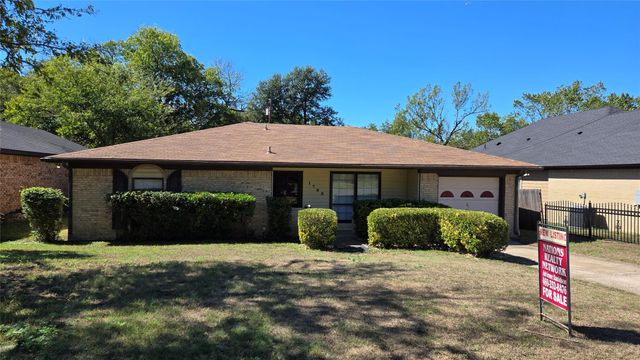1763 Meadow Crest Ln — River Oaks