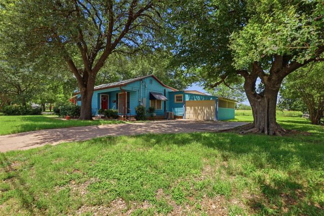 902 W Bridge St — Crites