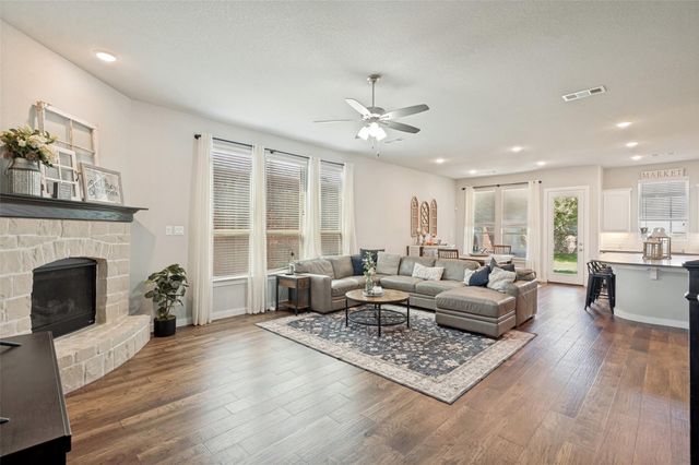 917 Meadows Dr — Harvest Meadows Phas