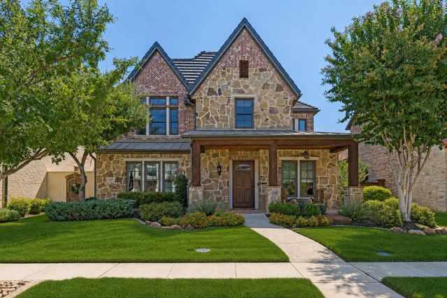 322 Devon Dr — Red Hawk Add
