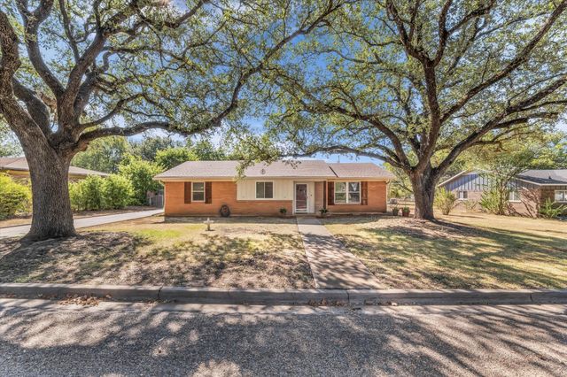 206 Randy Dr — Westlake