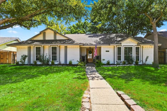 218 Creekside Ln — Woodridge Sec 02