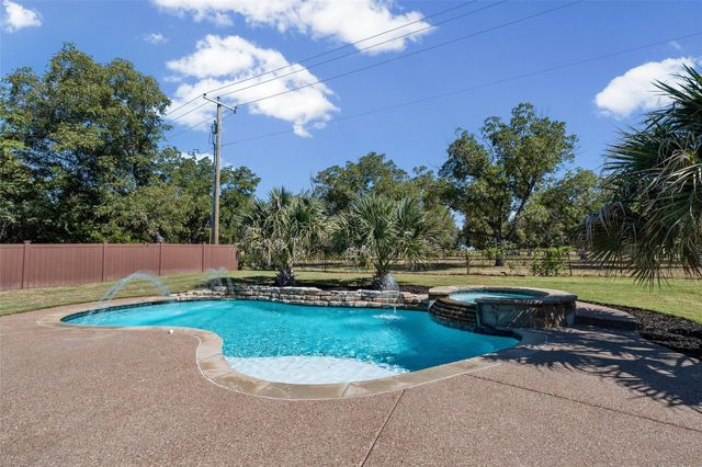 9719 Ravenswood Rd — Pecan Plantation