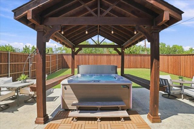6749 Cambridge Dr — Cambridge Place