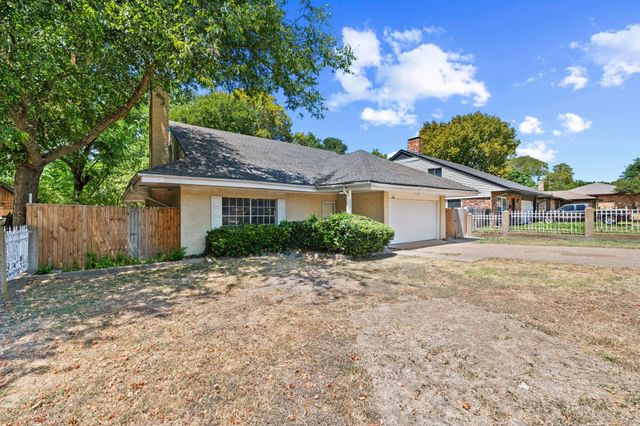 215 Johnson Dr — Forest Hills Inst 5