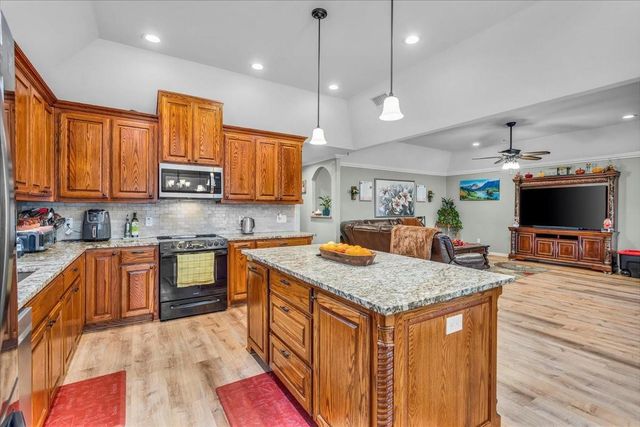 812 E Mcgee St — G-2122