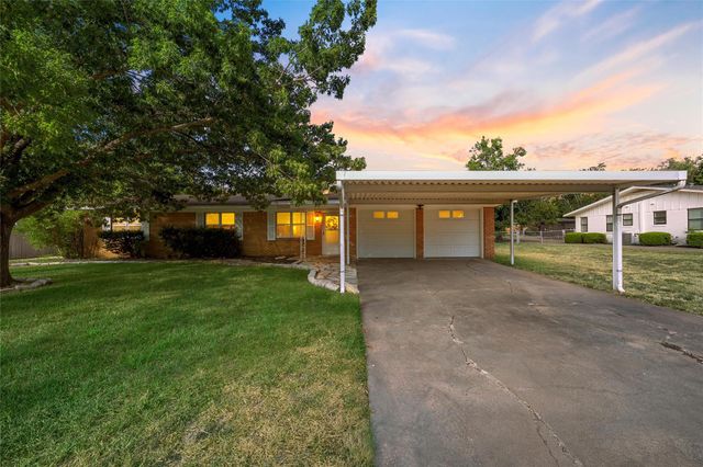 316 Cranbrook Dr — LAIRD