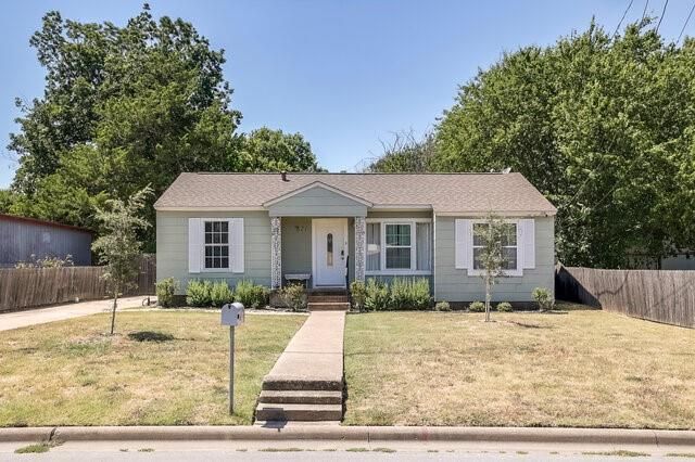 821 Williams St — Town