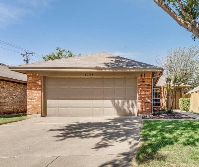 6705 Driffield Cir W — Windsor Park Add