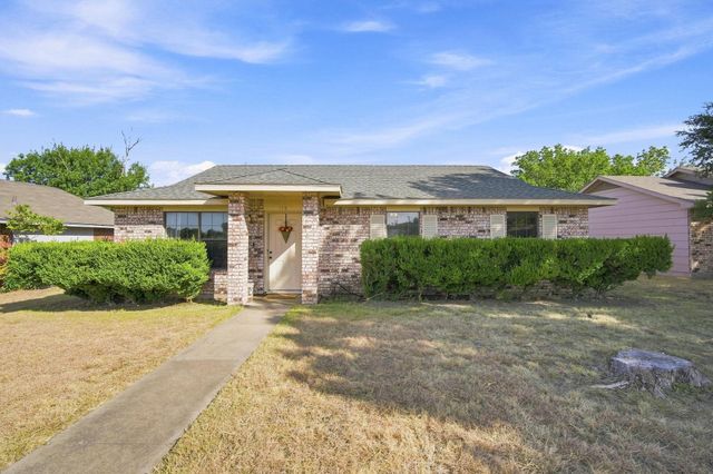 115 Solon Rd — Waxahachie Place