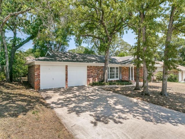 612 Forest Ln — Valentine Oaks Add