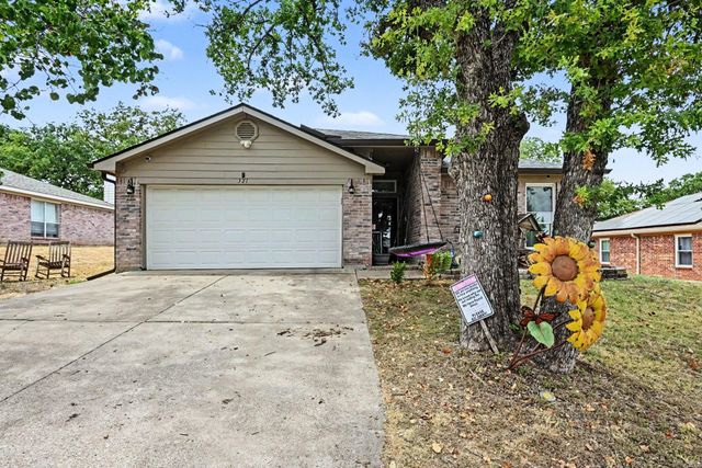 321 Pecos Dr — Fox Hollow II