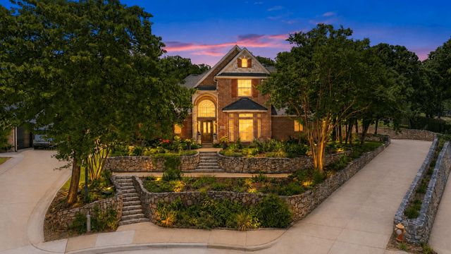 816 Lake View Ct E — Deer Creek Estates