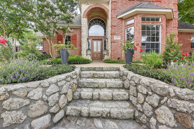 816 Lake View Ct E — Deer Creek Estates