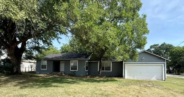 415 E Avenue G — M F Hawkins