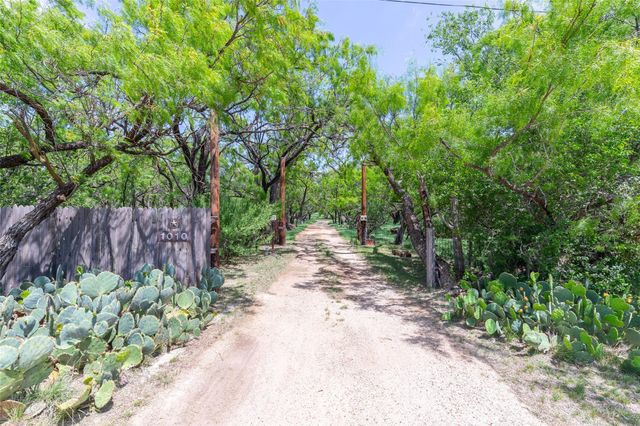 1010 Mesquite Ln — none