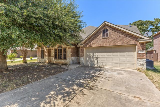 401 Hidden Knoll Dr — HIDDEN CREEK