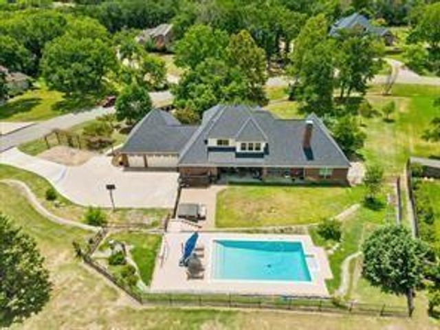 1555 Hunterglenn Dr — Mcdavid Estates