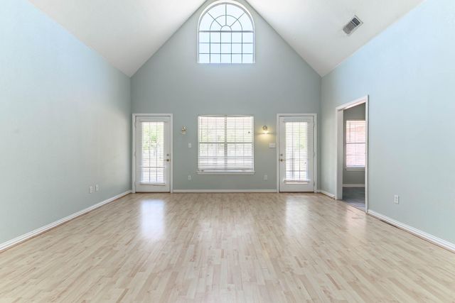 9009 Ravenswood Rd — Pecan Plantation Un 12